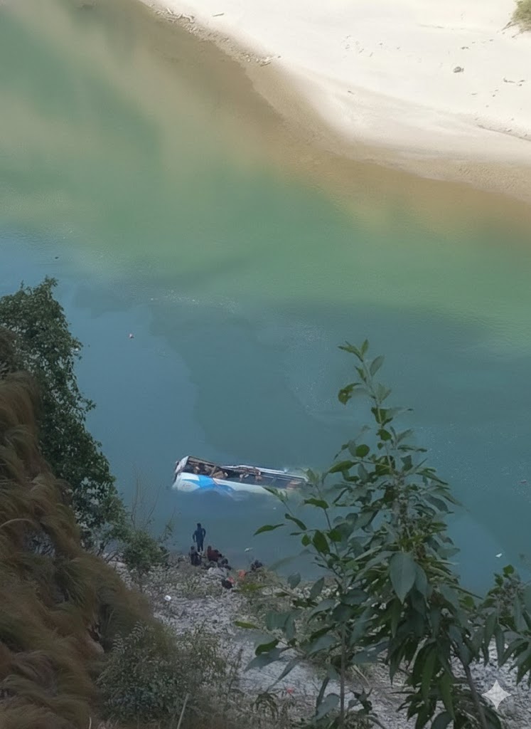 रामेछाप बस दुर्घटनामा ६ जनाको ज्यान गयो, खोज तथा उद्धार जारी